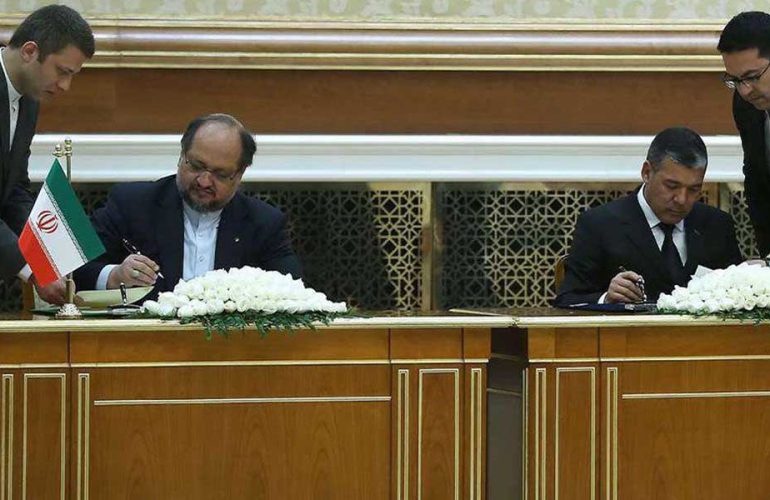 Signing of four industrial and commercial cooperation documents between Iran and Turkmenistan