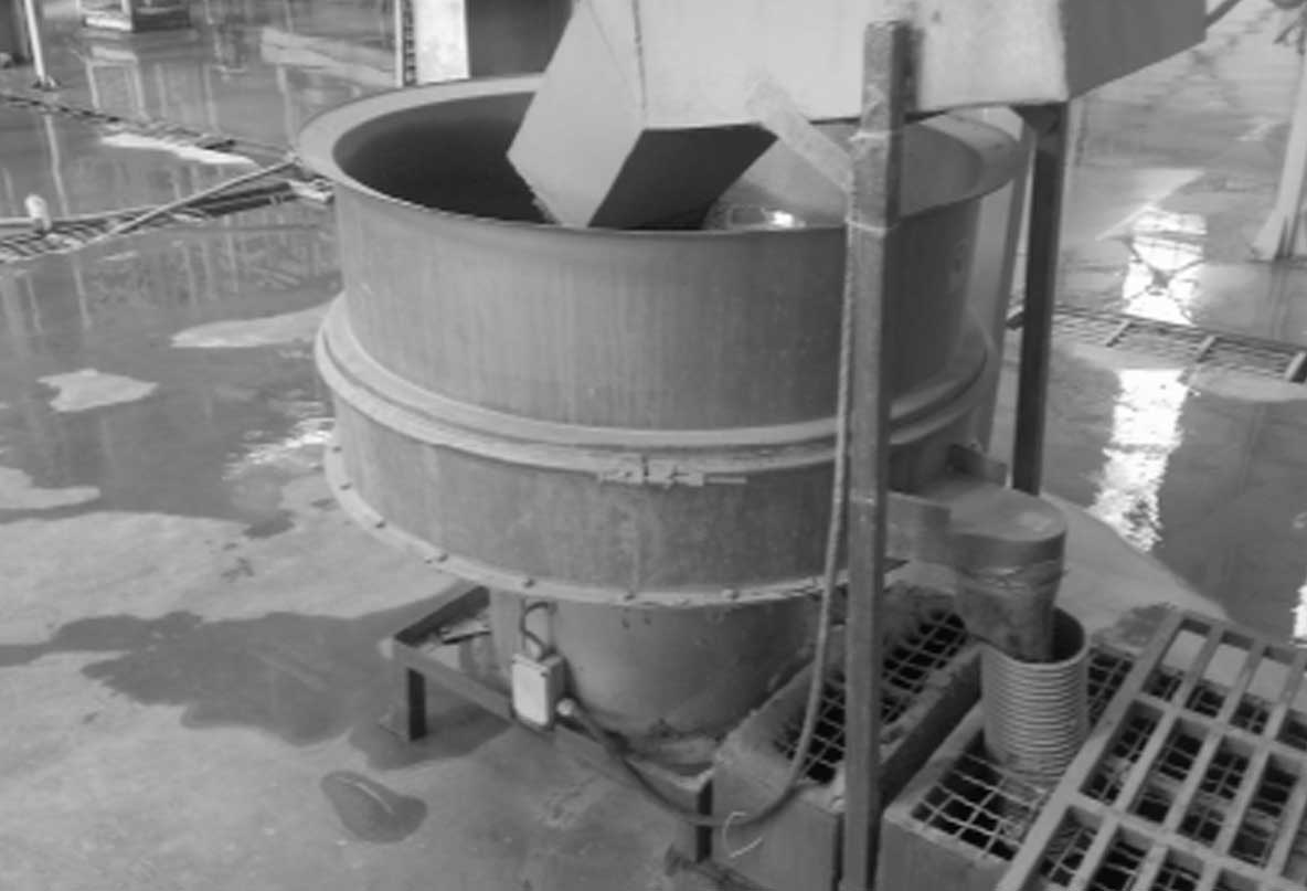 Vibrating round sieve for slurry cleaning